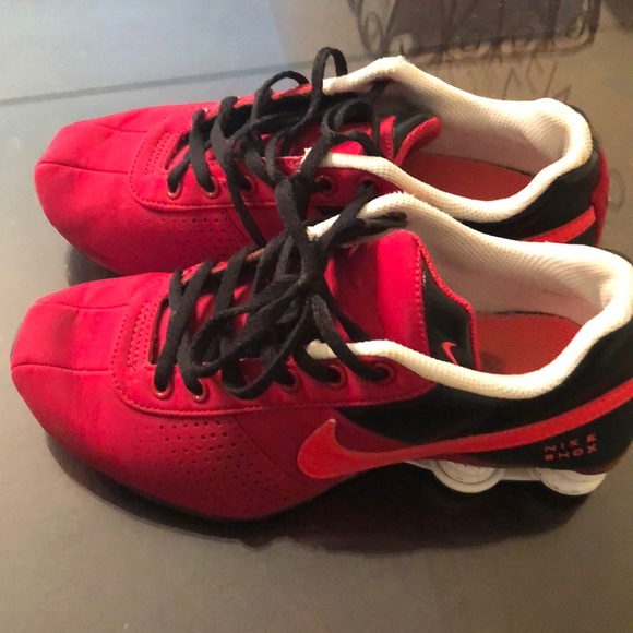 red nike shox shoes
